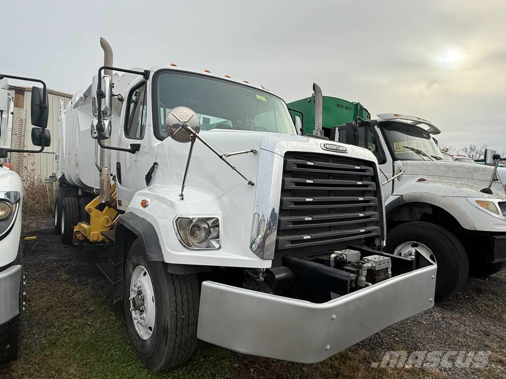 Freightliner 108SD Renovasjonsbil
