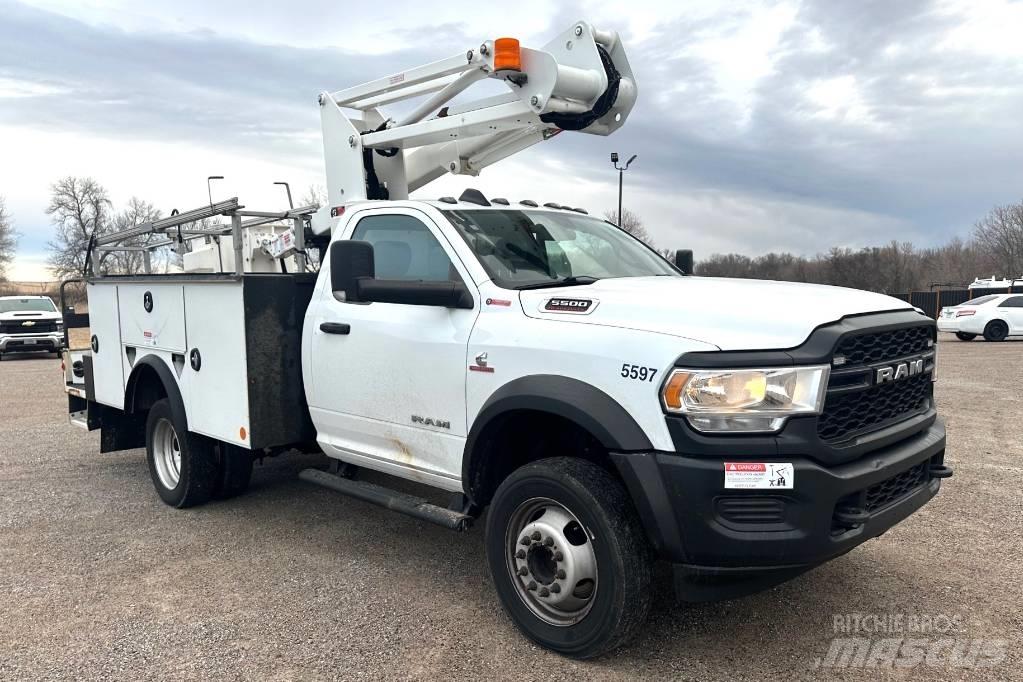 RAM 5500 TRADESMAN Bilmontert lift