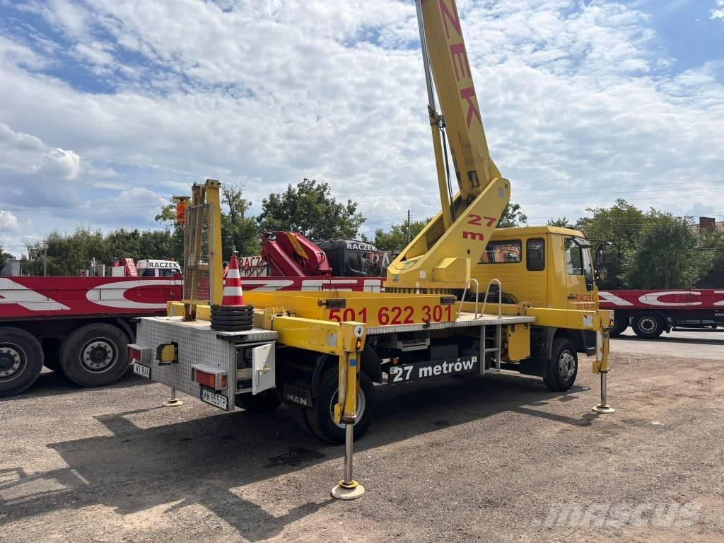 MAN L 2000 Bilmontert lift