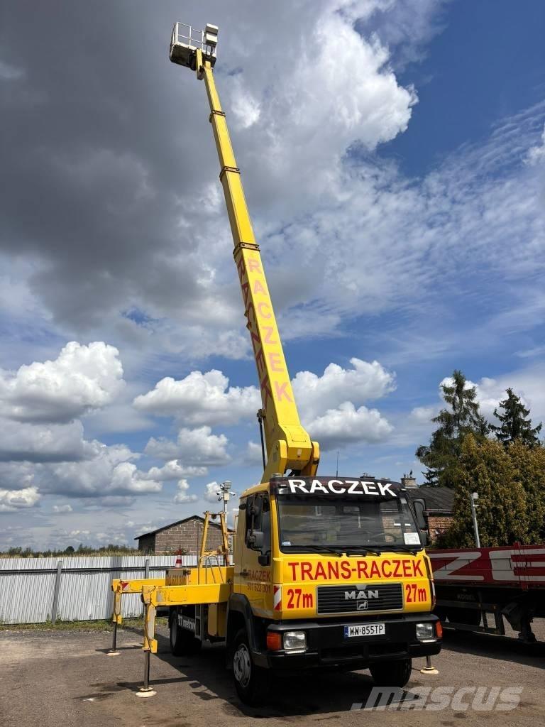 MAN L 2000 Bilmontert lift
