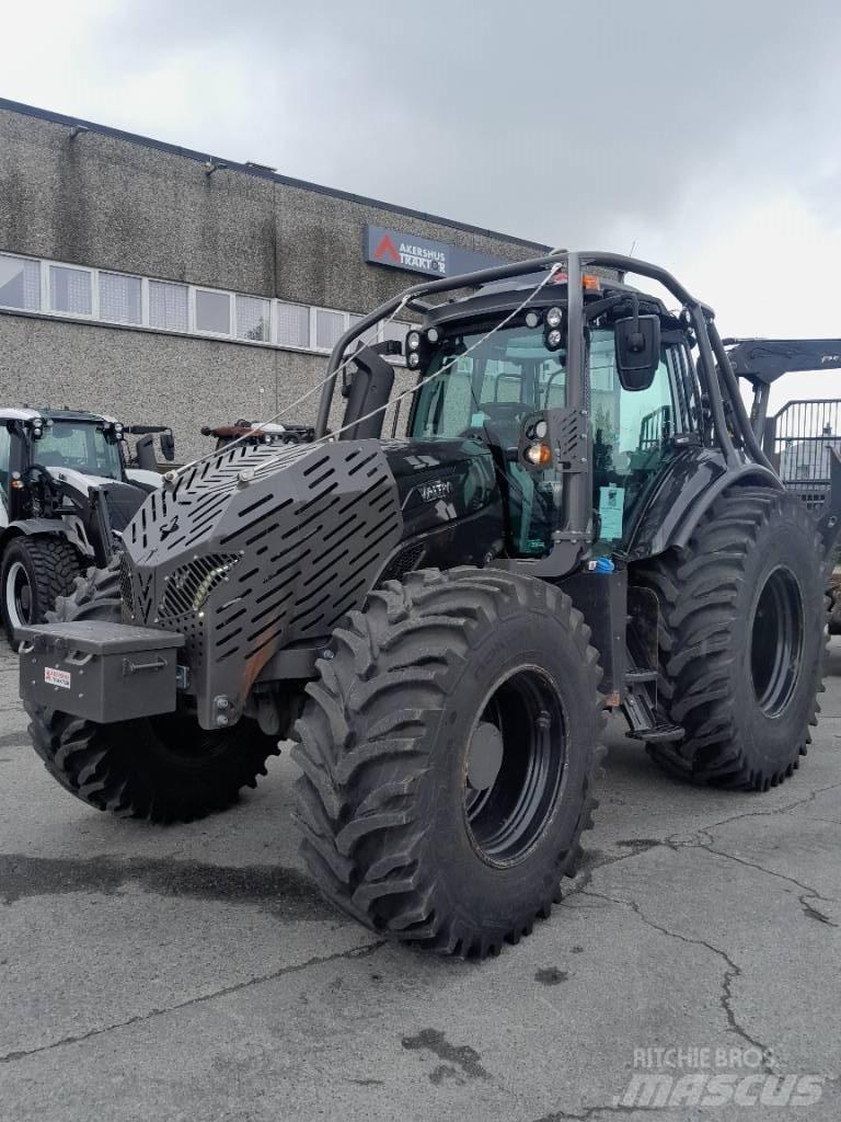 Valtra T 175 ED Traktor med skogsutstyr