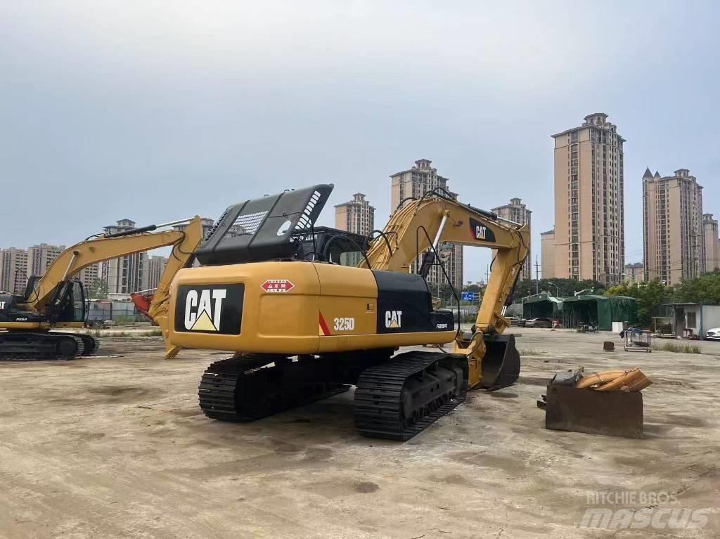 CAT 325D Beltegraver