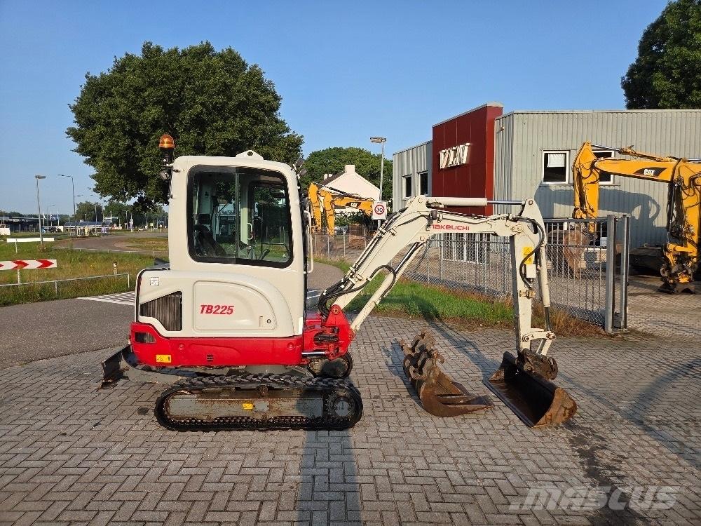 Takeuchi TB225 Minigravere <7t