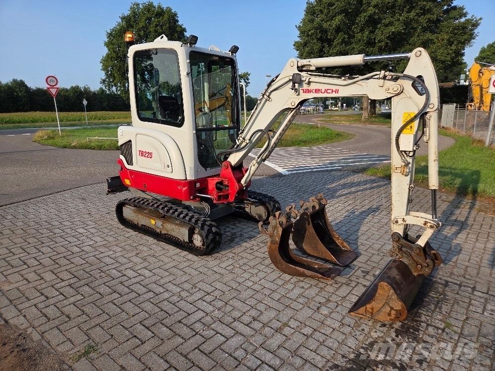 Takeuchi TB225 Minigravere <7t