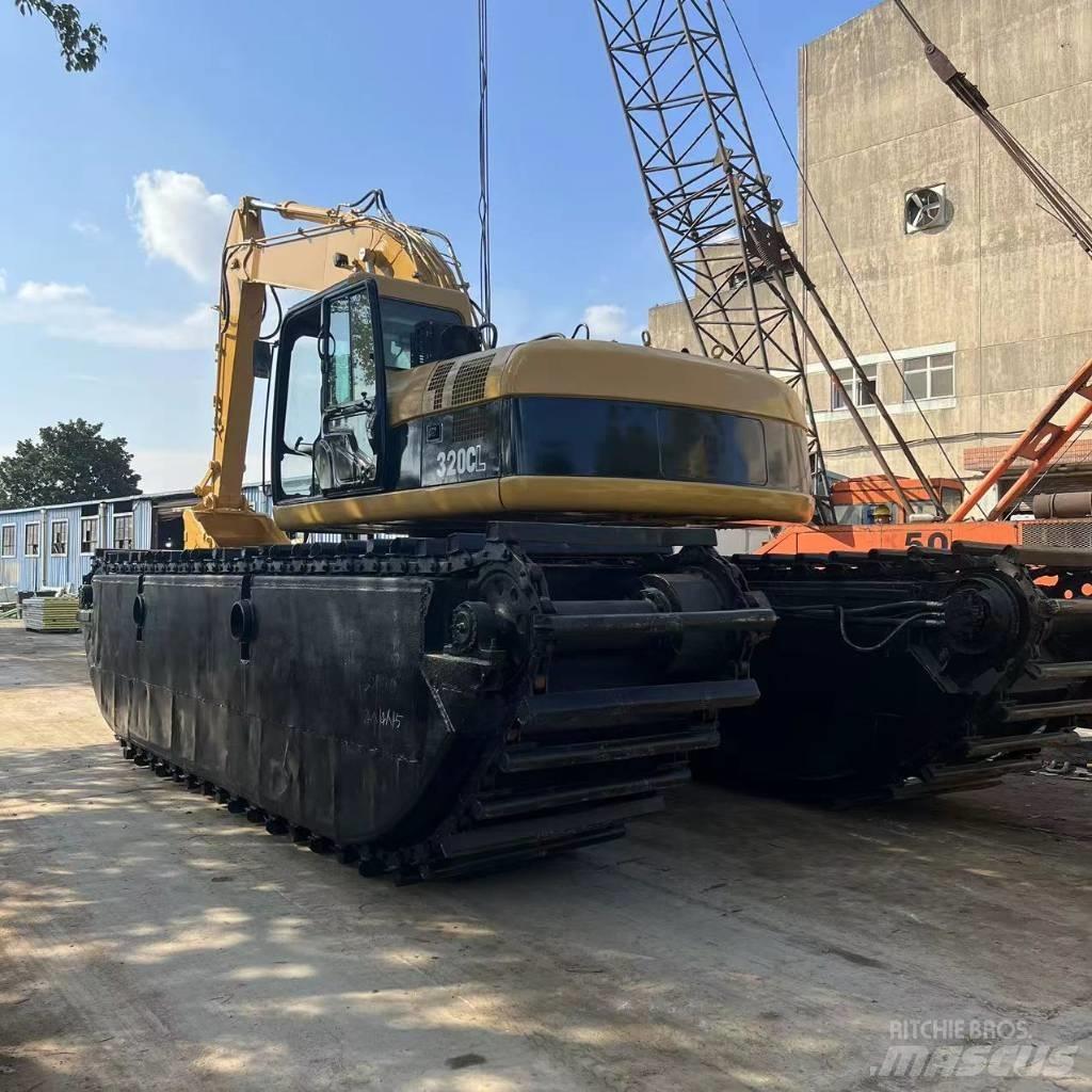 CAT 320 C Amfibiske Gravemaskiner