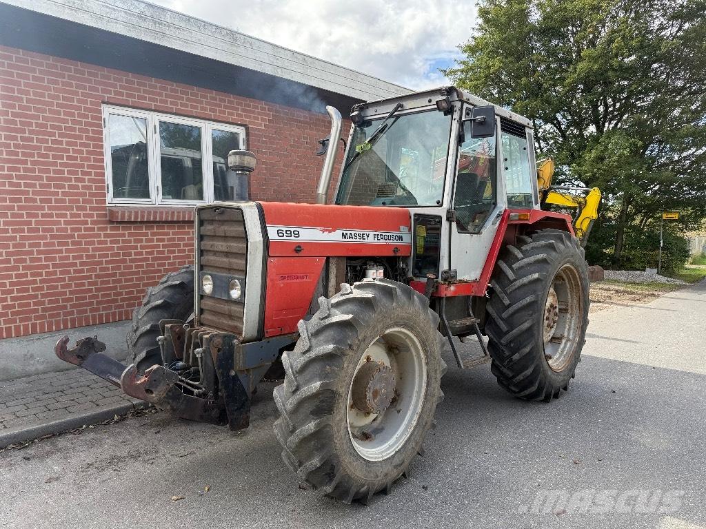 Massey Ferguson 699 Traktorer