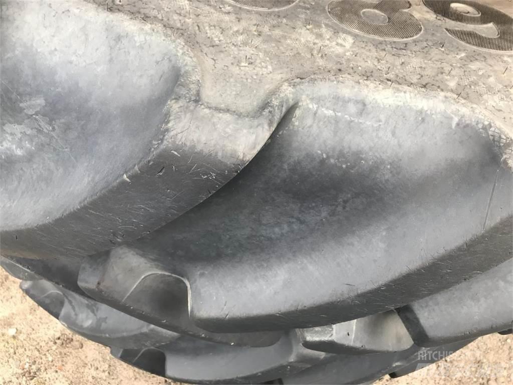 Mitas 680/80R42 Dekk, hjul og felger
