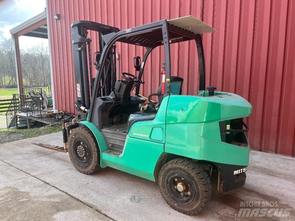 Mitsubishi FD40N1 Terrenggående gaffeltruck
