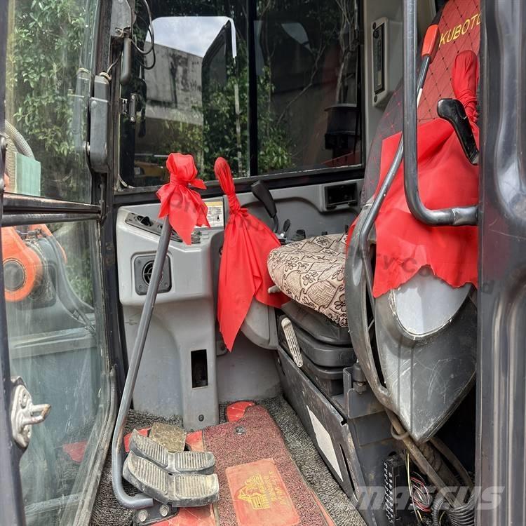 Kubota 183-3 Beltegraver