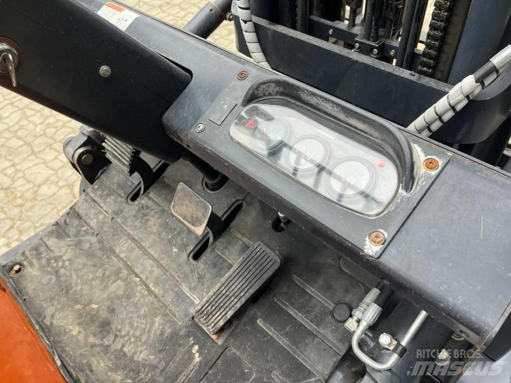 Doosan D 25 GP Diesel Trucker