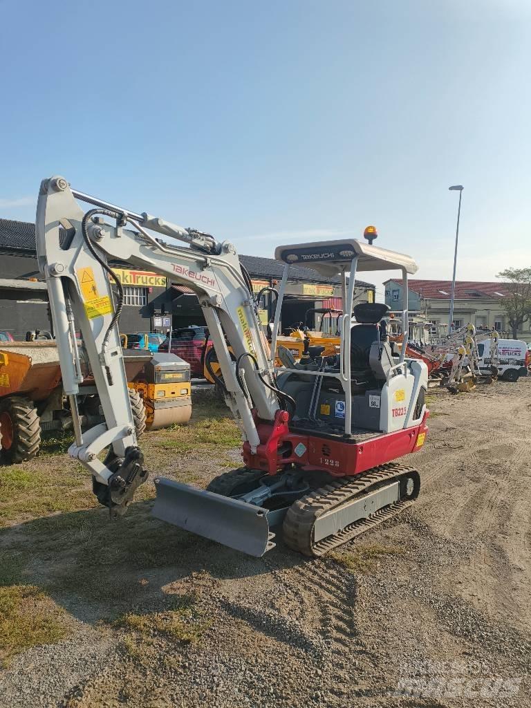 Takeuchi TB 225 Minigravere <7t