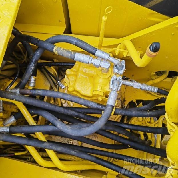 Komatsu PC220-8 Beltegraver