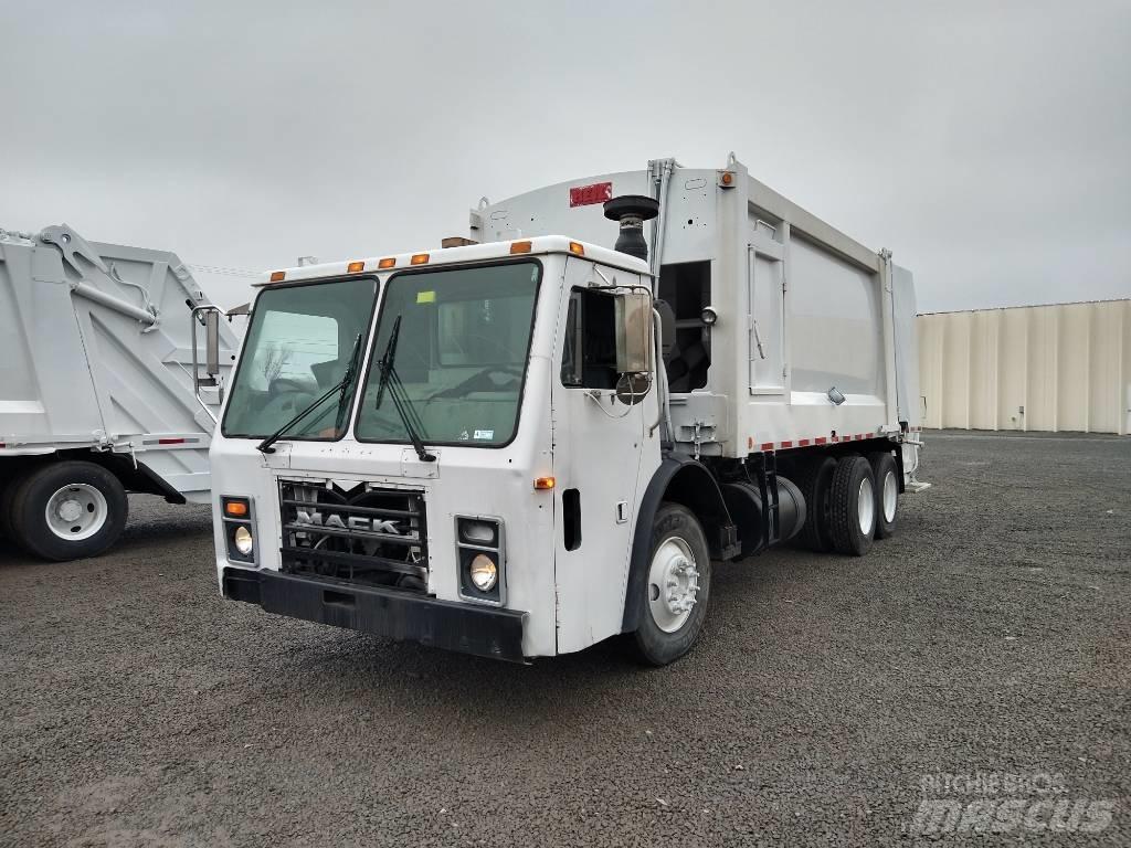Mack LEU613 Renovasjonsbil