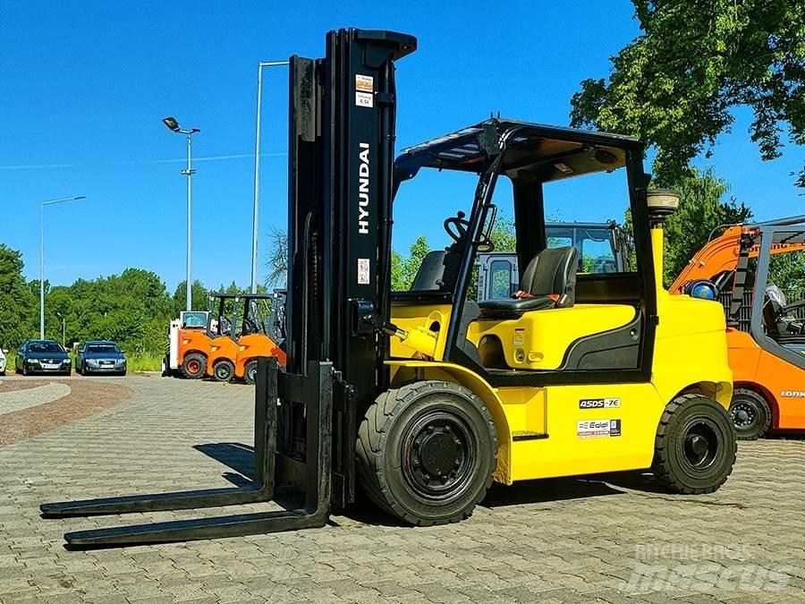 Hyundai 45DS-7E Diesel Trucker