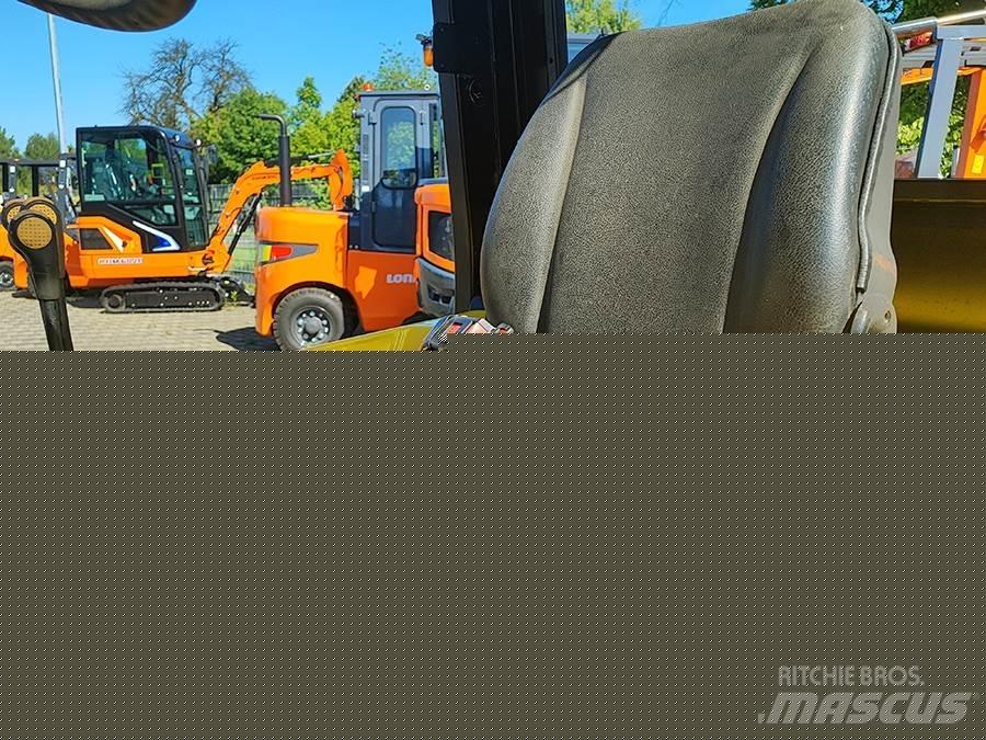 Hyundai 45DS-7E Diesel Trucker