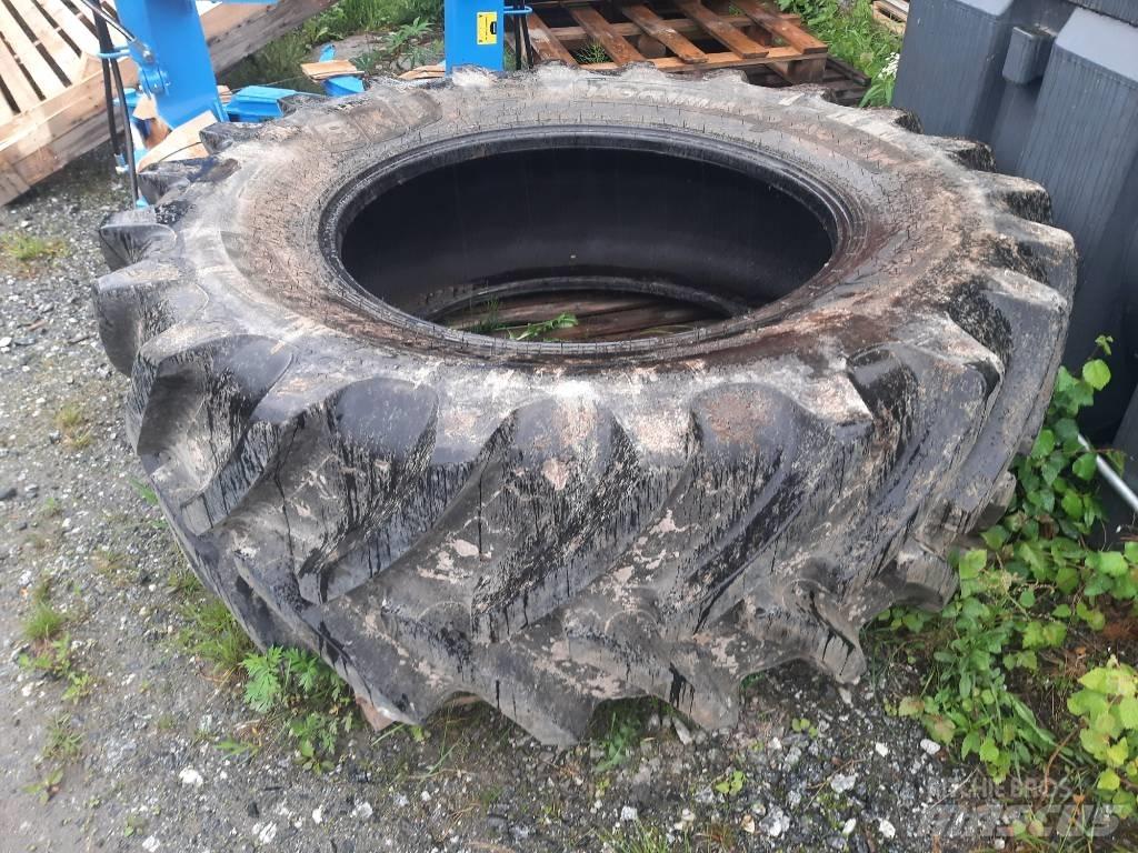 BKT 580/70R38 Dekk, hjul og felger