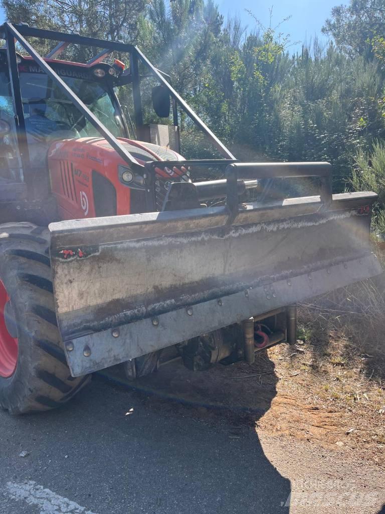 Kubota M 7153 Traktor med skogsutstyr