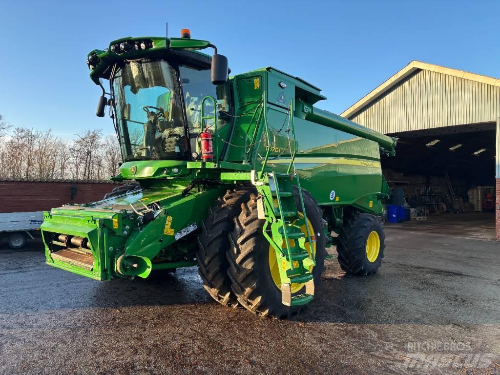 John Deere T670I 4WD Skurtreskere