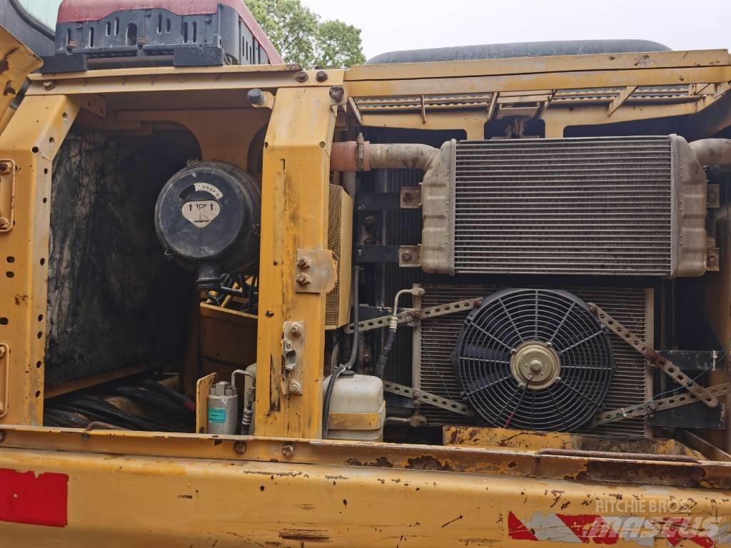 Komatsu PC 200-7 Beltegraver