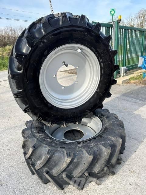  GREENEX 320/70R28 Dekk, hjul og felger
