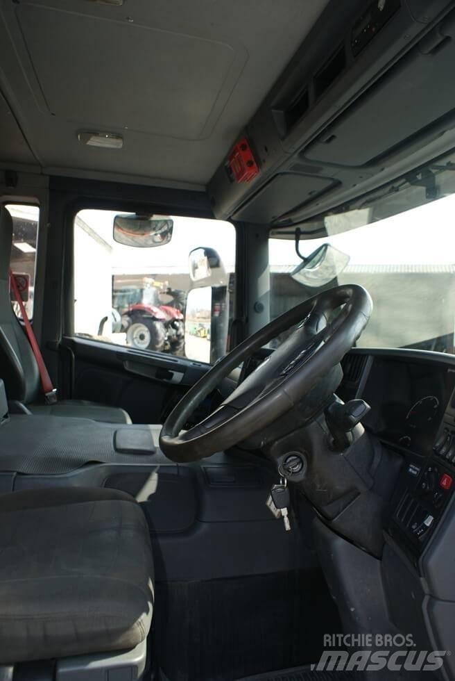 Scania P 360 CB Flatvogn med vinsj