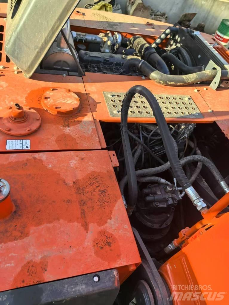 Hitachi ZX 240-3 Beltegraver