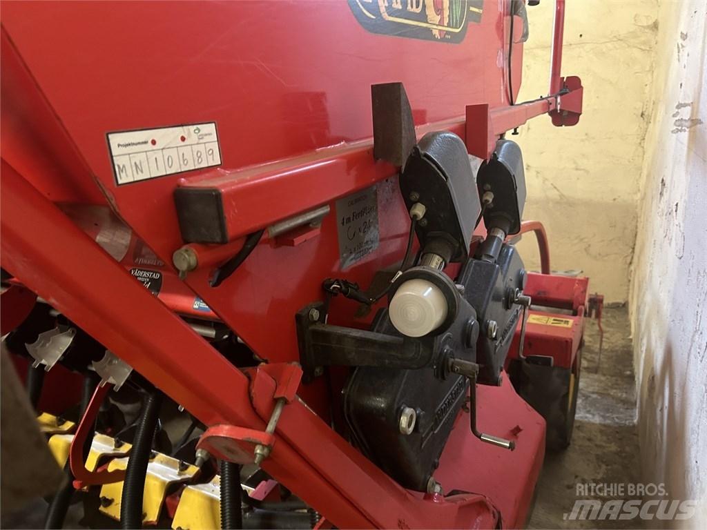 Väderstad Rapid400C Såmaskiner
