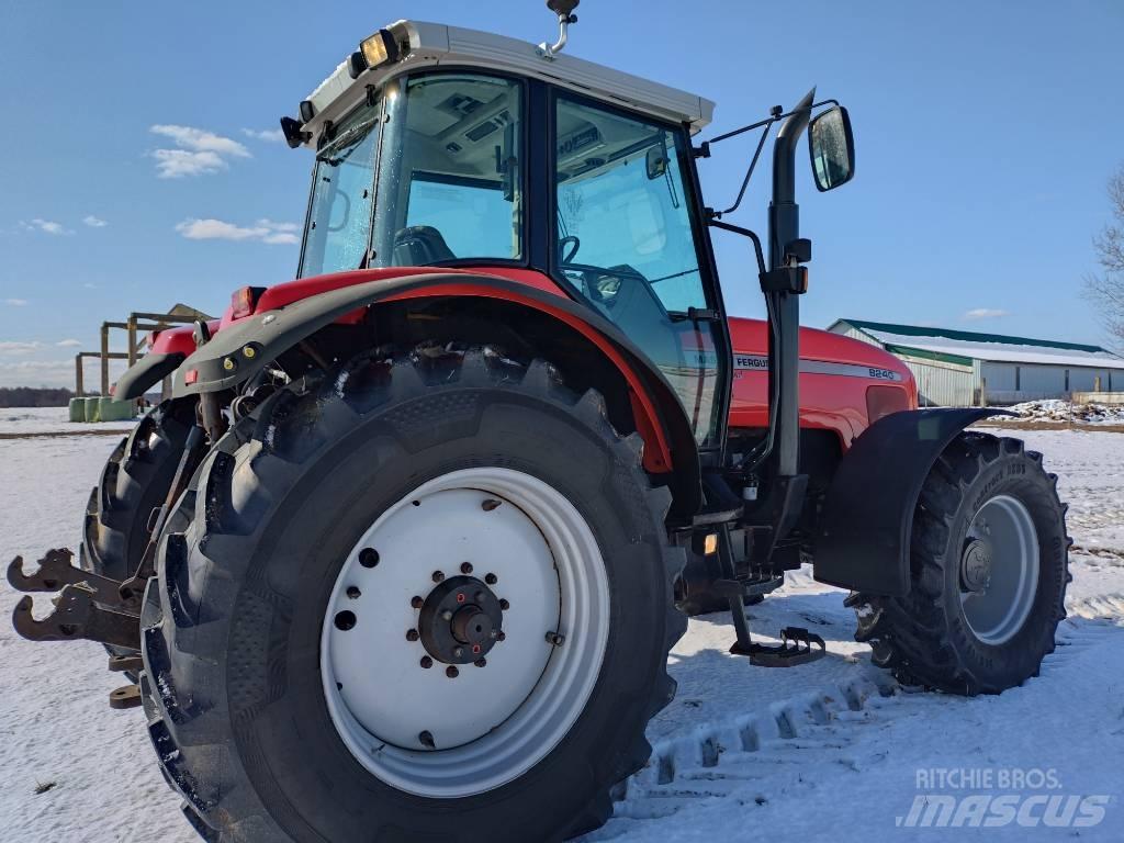  MasseyFergyson 8240 Traktorer