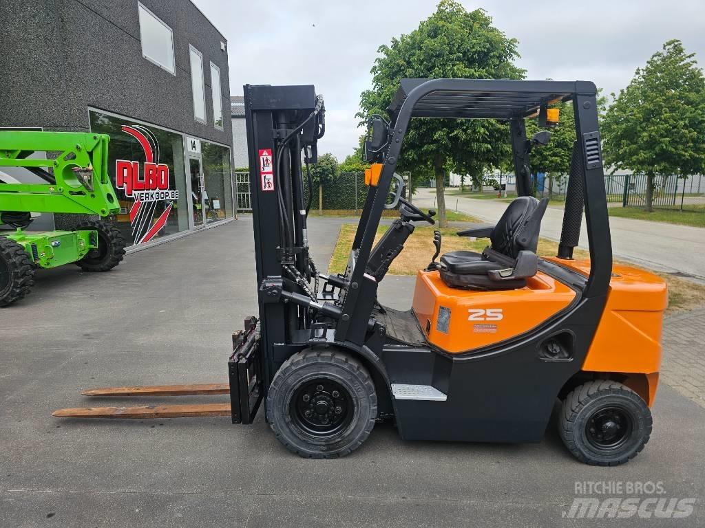 Doosan D 25 G Diesel Trucker