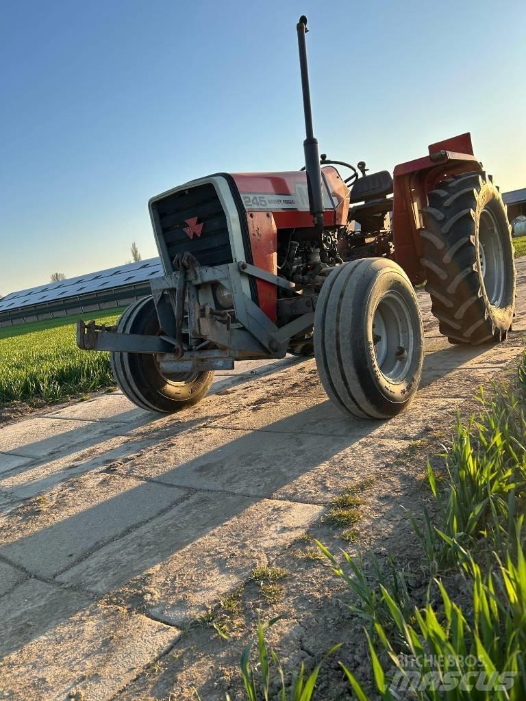 Massey Ferguson 240 Traktorer