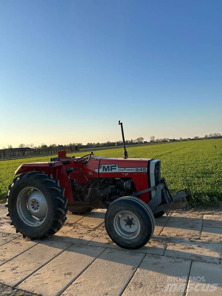 Massey Ferguson 240 Traktorer