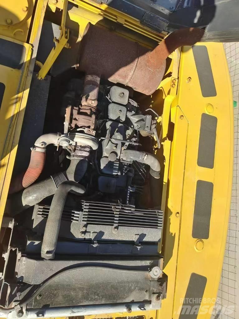 Komatsu PC 220 Beltegraver