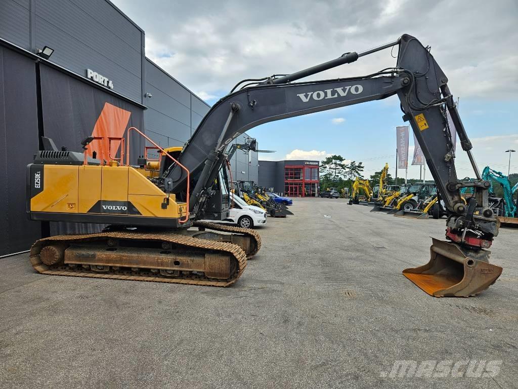 Volvo EC 250 EL Beltegraver