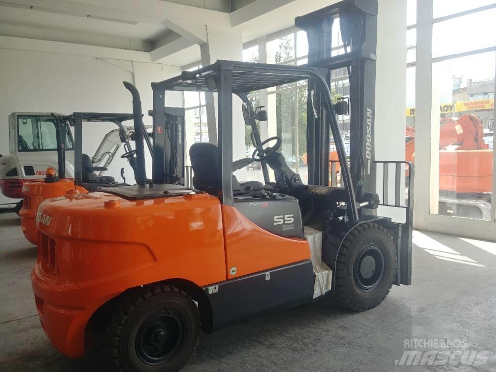 Doosan D55 SC-5 Diesel Trucker