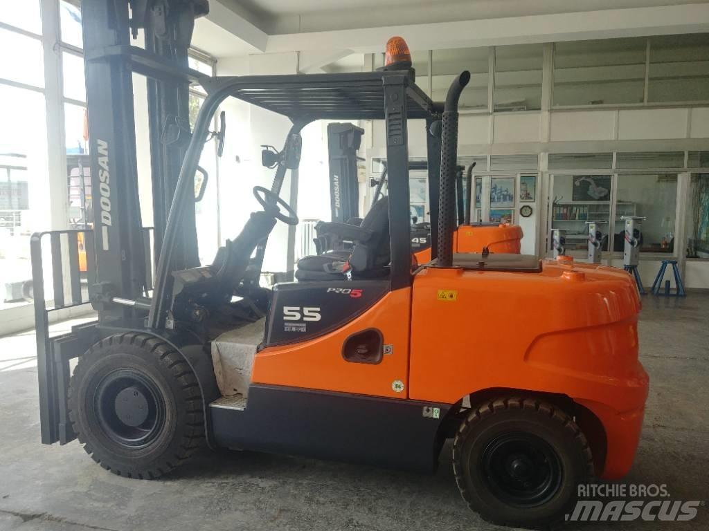 Doosan D55 SC-5 Diesel Trucker