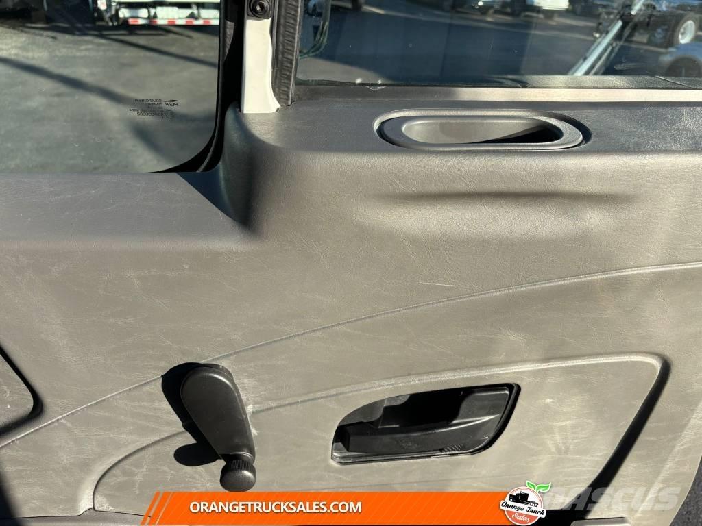 International 4300 Skapbiler