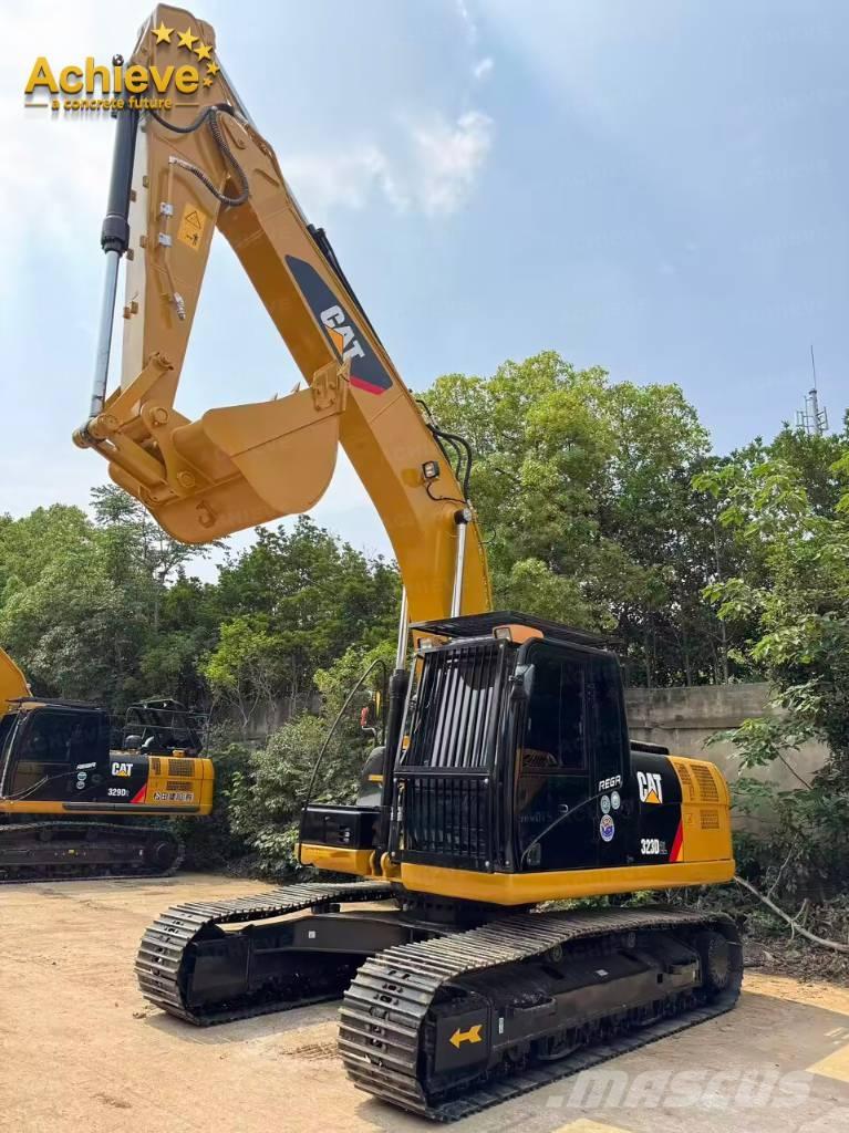 CAT 323D2L Beltegraver