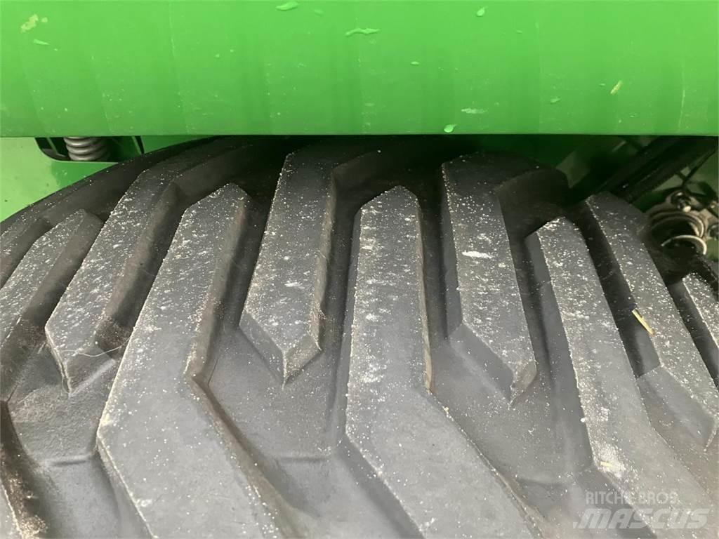 John Deere V461R Rundballepresser