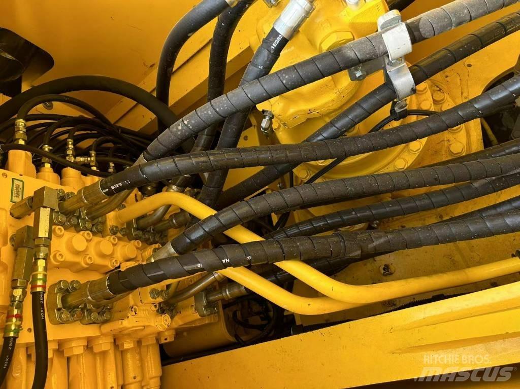 Komatsu 240-8 Beltegraver