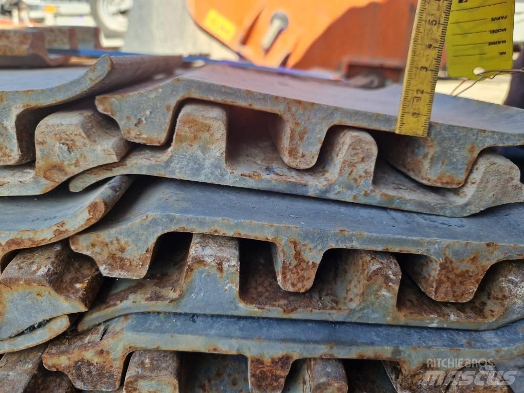 Volvo EC 200 Belter, kjettinger og understell