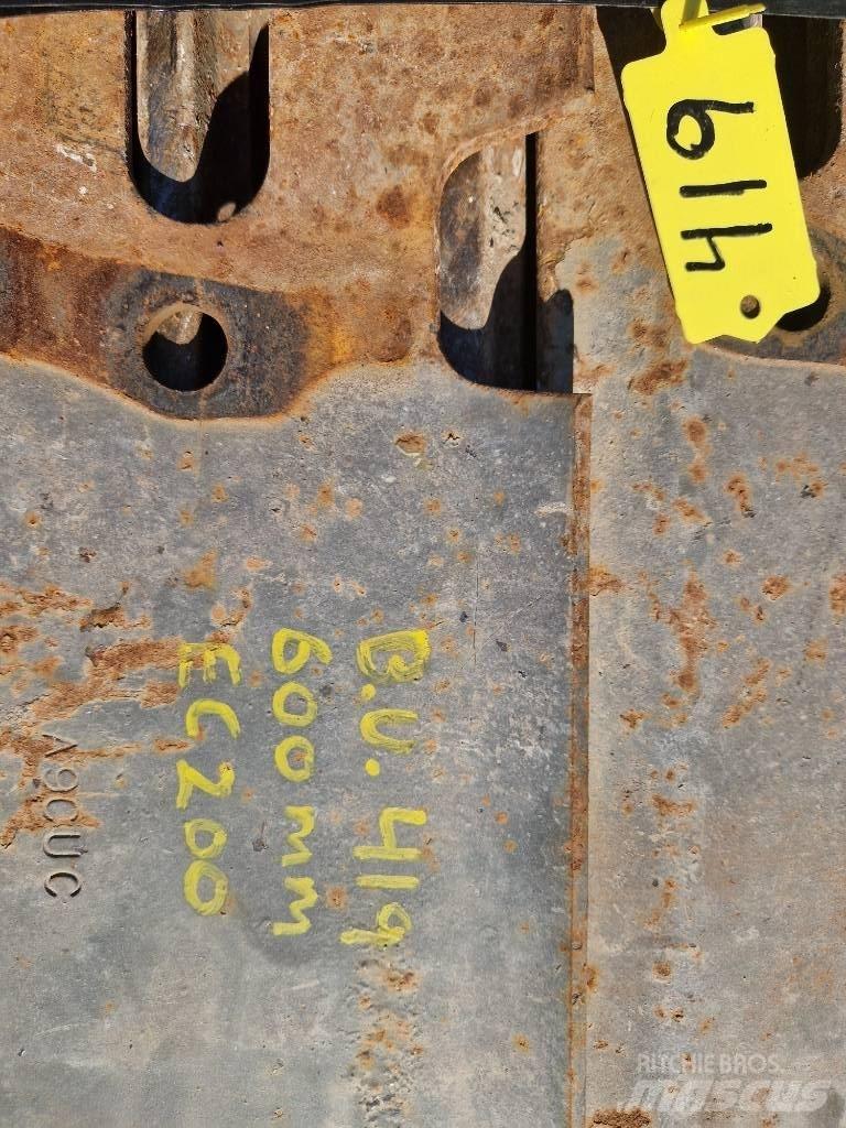 Volvo EC 200 Belter, kjettinger og understell