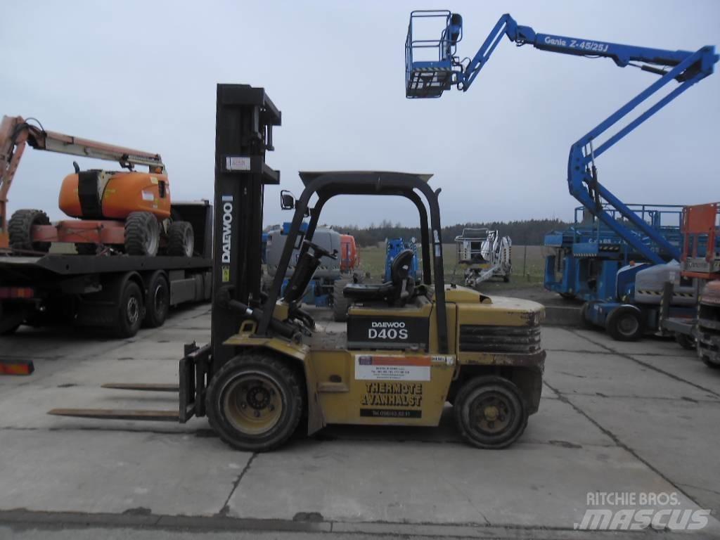 Daewoo Doosan D 40S Diesel Trucker