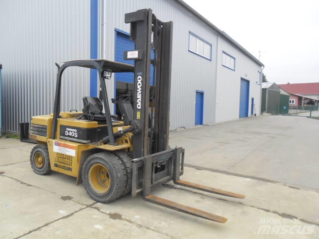 Daewoo Doosan D 40S Diesel Trucker