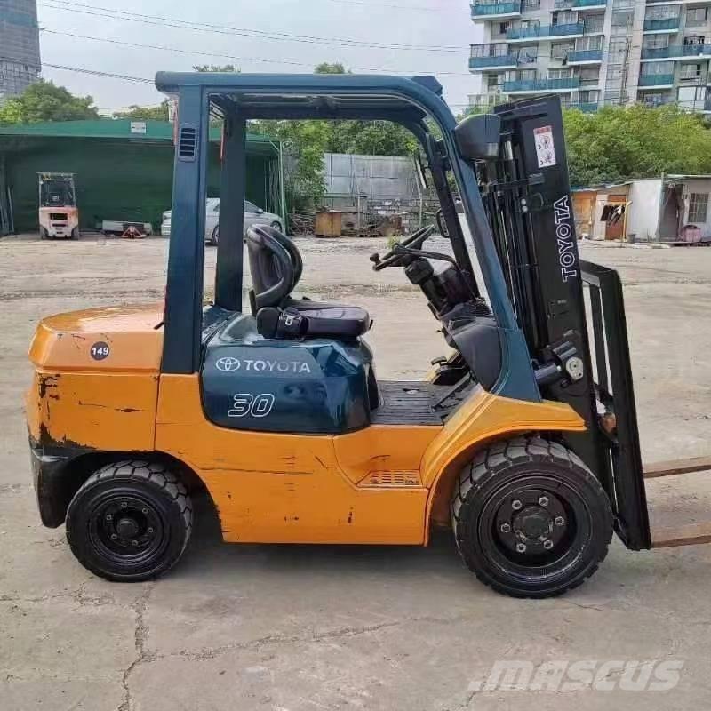 Toyota FD 30 Diesel Trucker