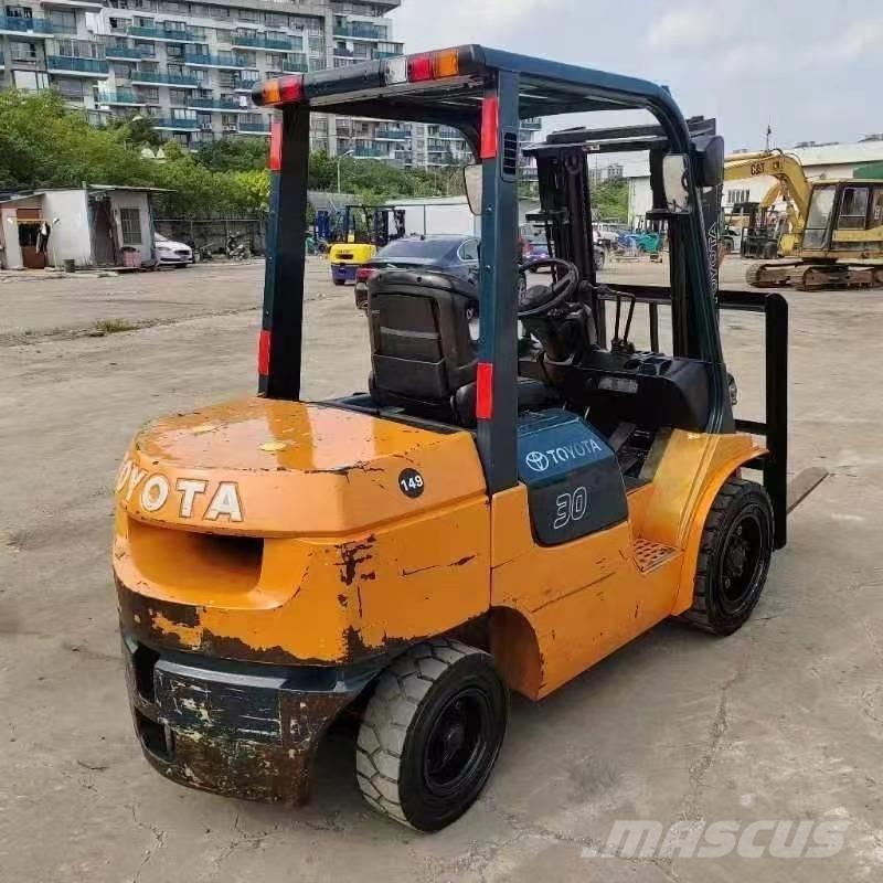 Toyota FD 30 Diesel Trucker