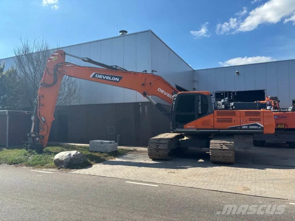 Develon DX300LC-7K Beltegraver