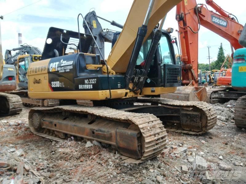 CAT 323 D L Beltegraver