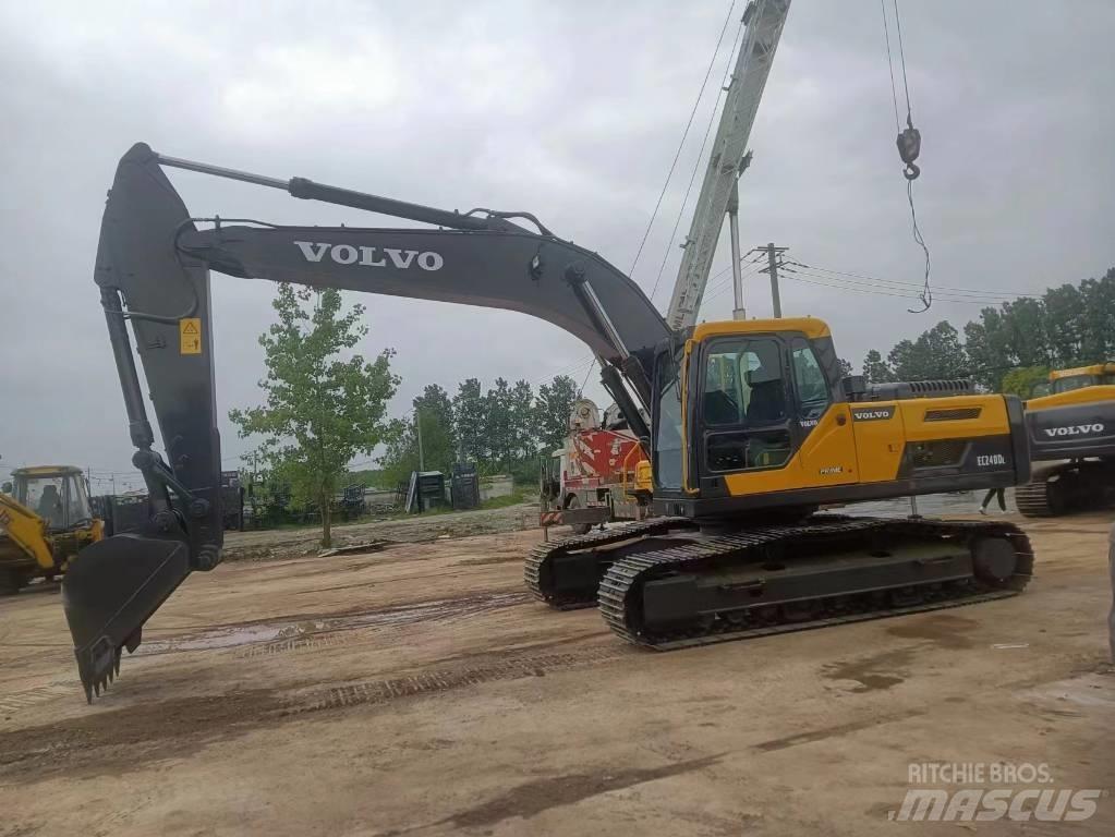 Volvo EC 240 DL Beltegraver