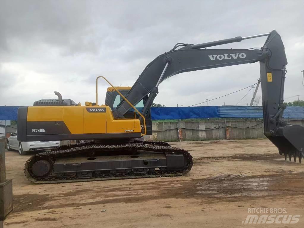 Volvo EC 240 DL Beltegraver