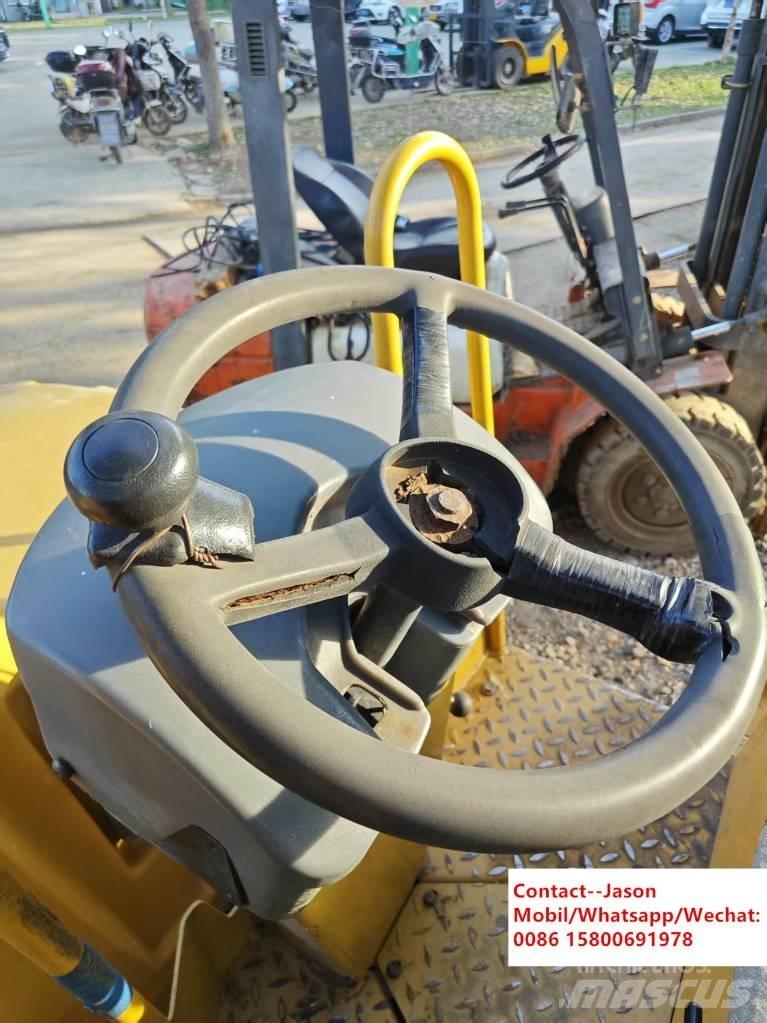 CAT CB 24 Tandem Valser
